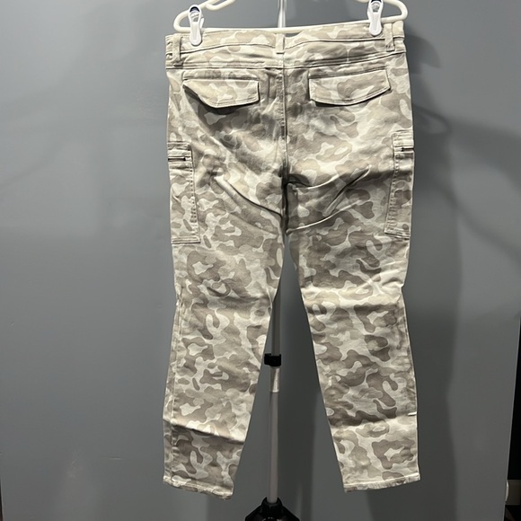 VICTORIA’S SECRET Camo Cargo Crop - Picture 3 of 5